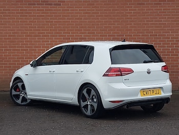 Used Volkswagen Golf 2017 for sale - 77300123: Photo