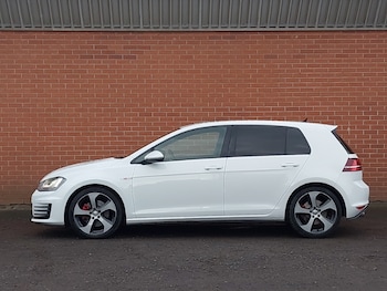 Used Volkswagen Golf 2017 for sale - 77300123: Photo