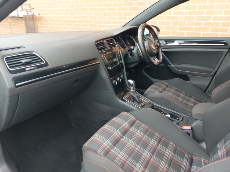 Used Volkswagen Golf 2017 for sale - 77300123: Photo 5