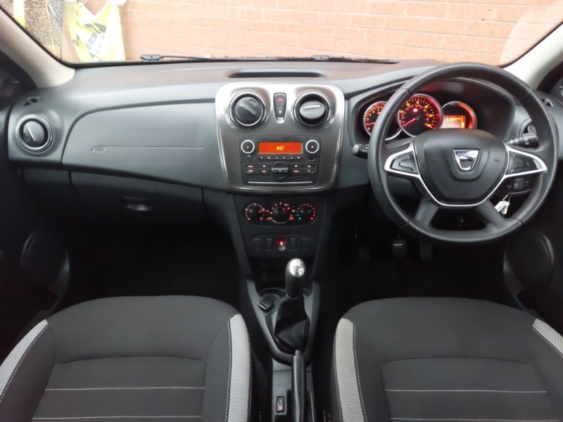 Used Dacia Sandero Stepway 2017 for sale - 76906965: Photo 2