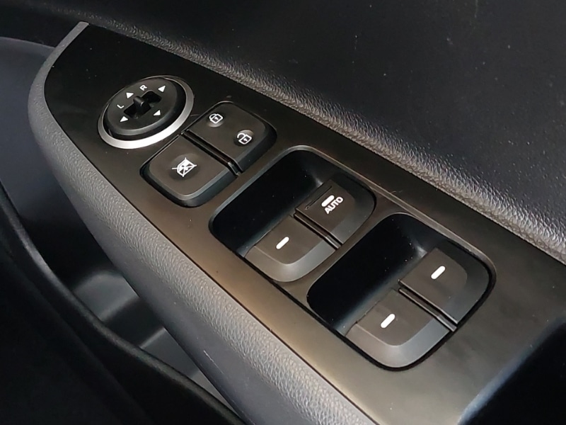 Used Hyundai i10 2018 for sale - 77797511: Photo 19