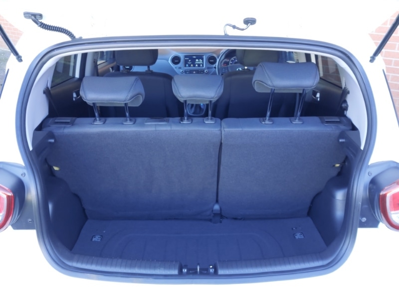 Used Hyundai i10 2018 for sale - 77797511: Photo 8