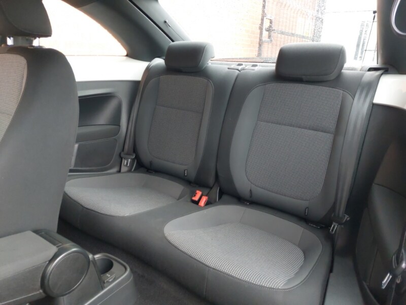 Used Volkswagen Beetle 2016 for sale - 77503242: Photo 6