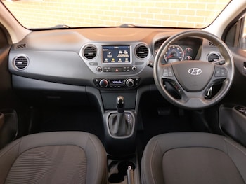 Used Hyundai i10 2018 for sale - 77722188: Photo