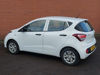 Used Hyundai i10 2018 for sale - 77325014: Photo