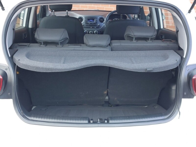 Used Hyundai i10 2018 for sale - 77325014: Photo 8