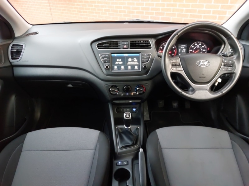 Used Hyundai i20 2018 for sale - 77644614: Photo 2