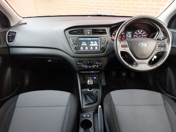 Used Hyundai i20 2018 for sale - 77644614: Photo