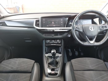 Used Vauxhall Grandland 2023 for sale - 76237975: Photo 2