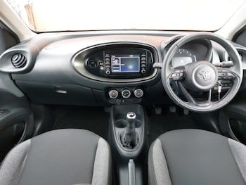 Used Toyota Aygo X 2022 for sale - 76135155: Photo 2