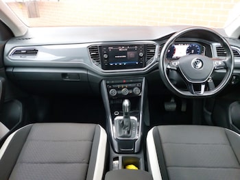 Used Volkswagen T-Roc 2021 for sale - 78656408: Photo