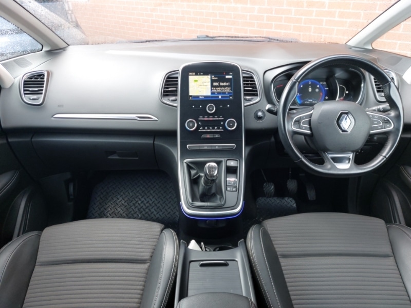 Used Renault Grand Scenic 2017 for sale - 77823033: Photo 2