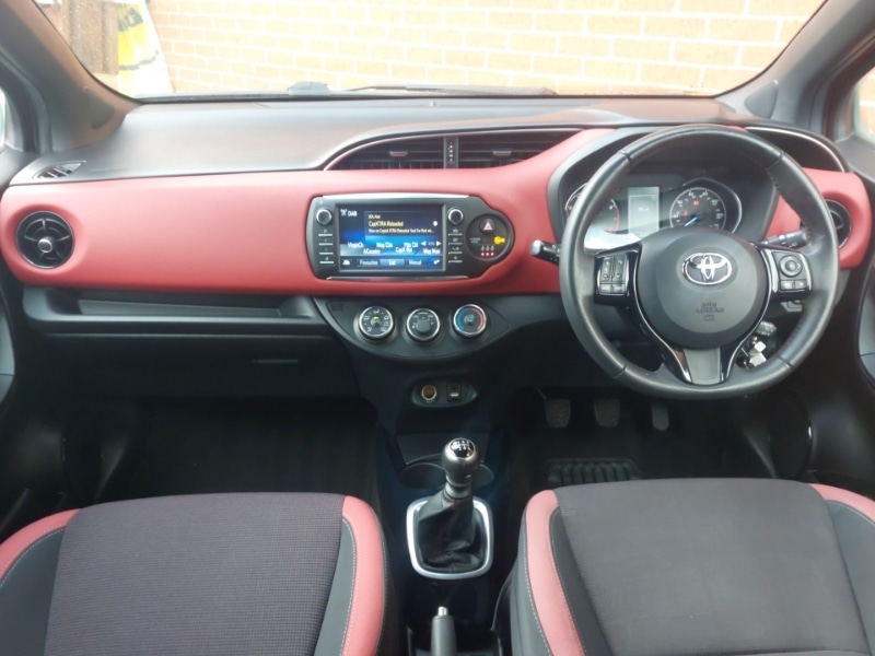 Used Toyota Yaris 2017 for sale - 77114935: Photo 2