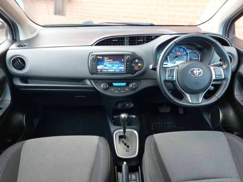 Used Toyota Yaris 2017 for sale - 77852547: Photo 2
