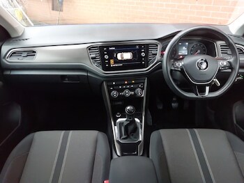 Used Volkswagen T-Roc 2018 for sale - 76880053: Photo