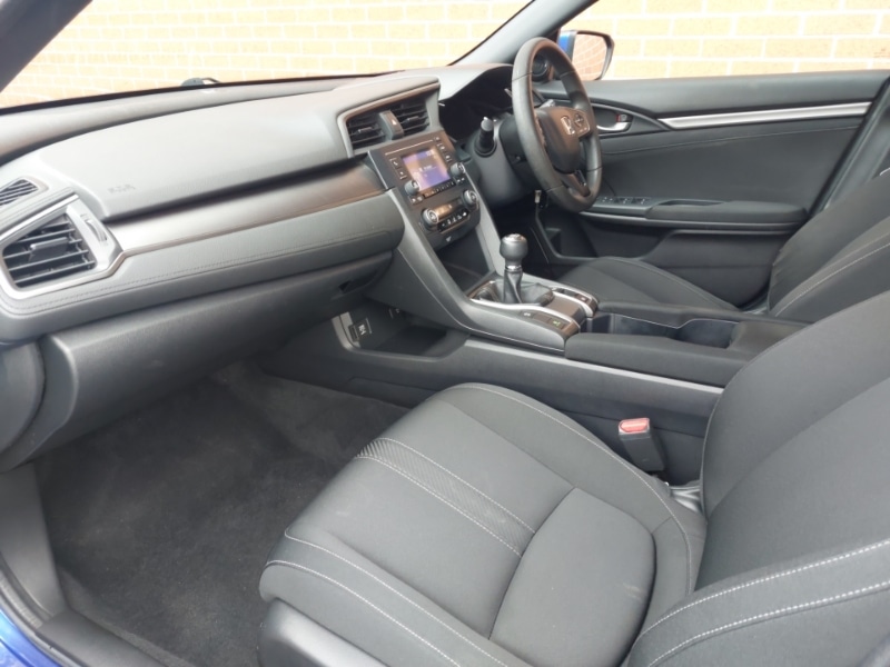 Used Honda Civic 2018 for sale - 77907936: Photo 5