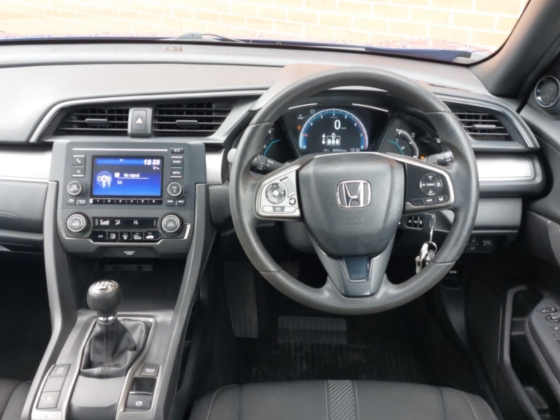 Used Honda Civic 2018 for sale - 77907936: Photo 7