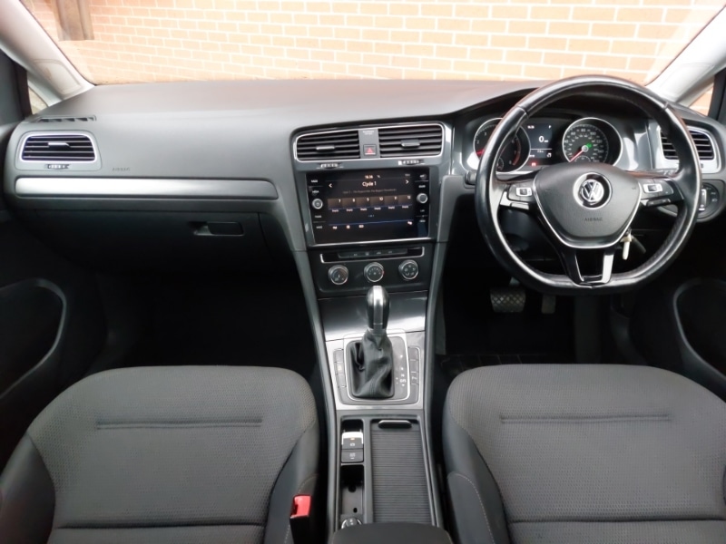 Used Volkswagen Golf 2018 for sale - 77922602: Photo 2