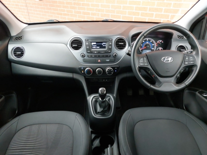 Used Hyundai i10 2019 for sale - 78126369: Photo 2