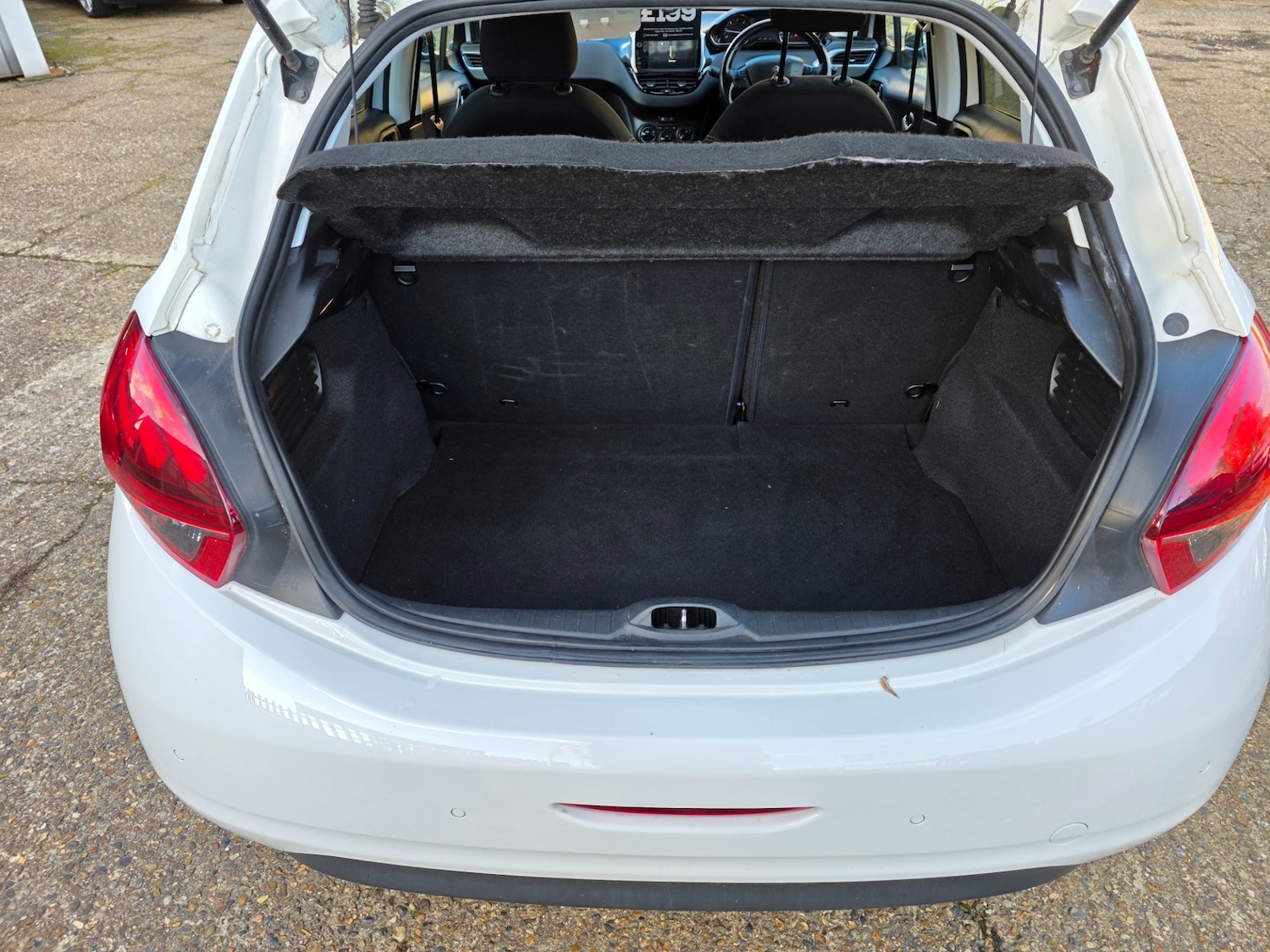 Used Peugeot 208 2015 for sale - 76440019: Photo 15