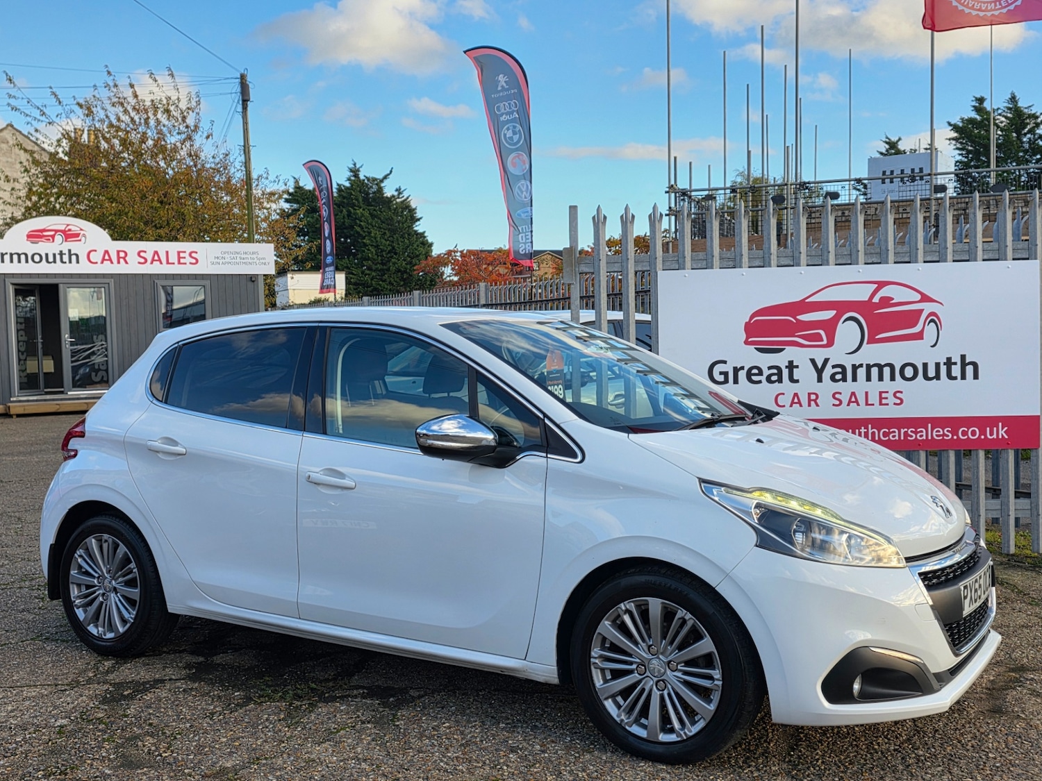 Used Peugeot 208 2015 for sale - 76440019: Photo 2