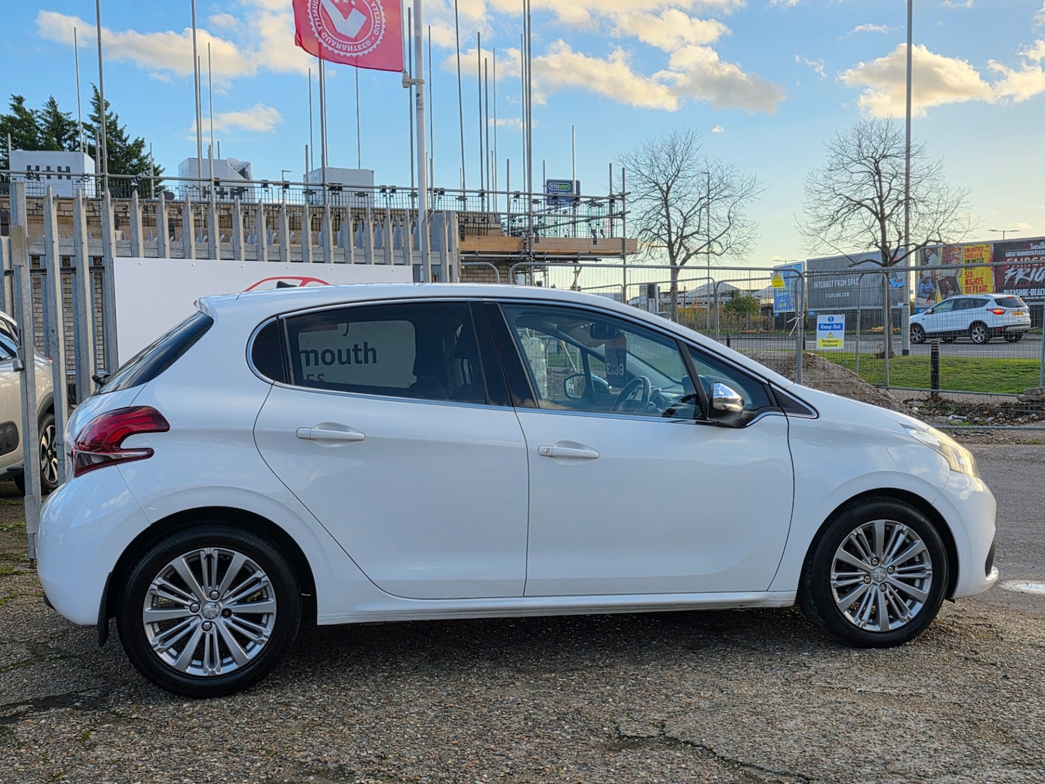 Used Peugeot 208 2015 for sale - 76440019: Photo 3