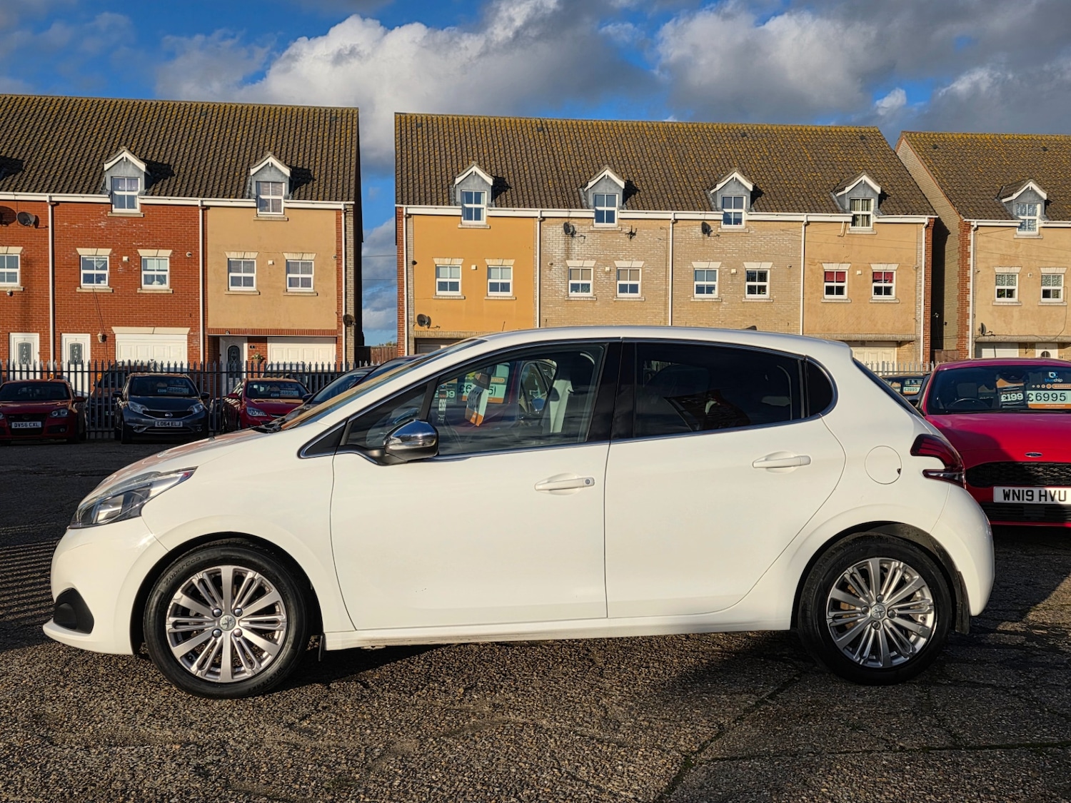 Used Peugeot 208 2015 for sale - 76440019: Photo 9
