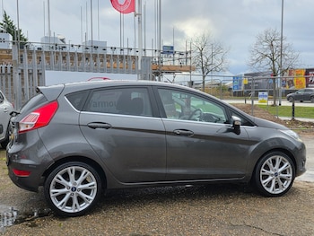 Used Ford Fiesta 2017 for sale - 76453726: Photo