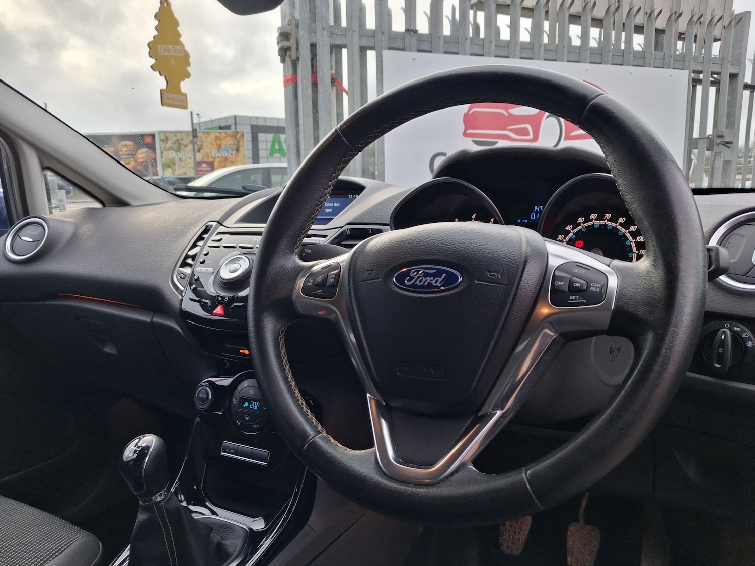 Used Ford Fiesta 2015 for sale - 76547607: Photo 18
