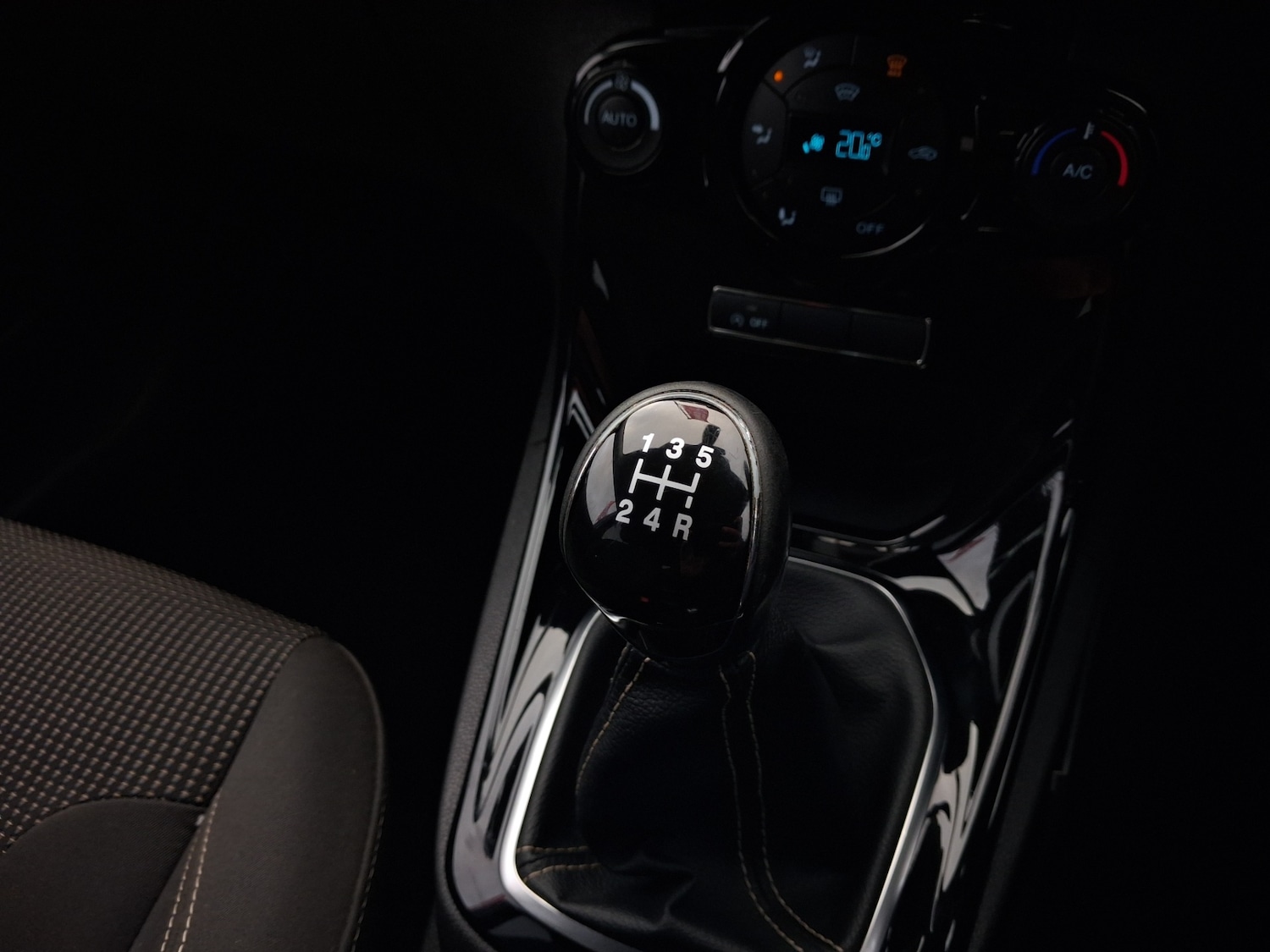 Used Ford Fiesta 2015 for sale - 76547607: Photo 21