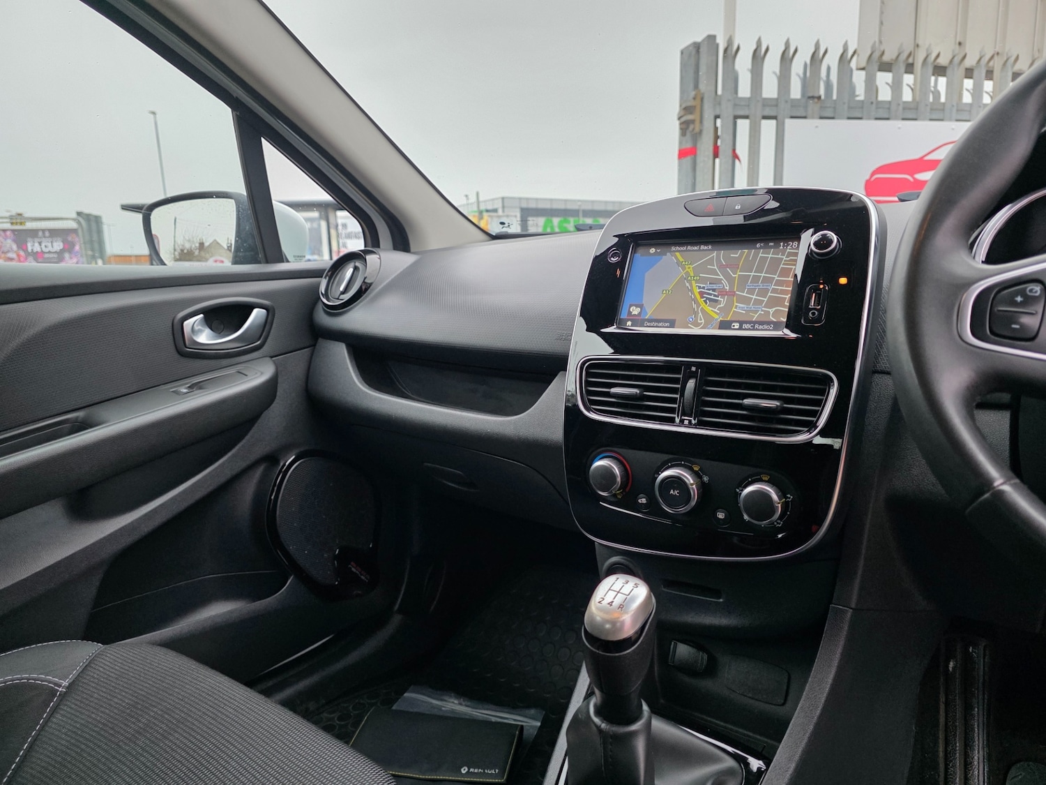 Used Renault Clio 2018 for sale - 76664910: Photo 19