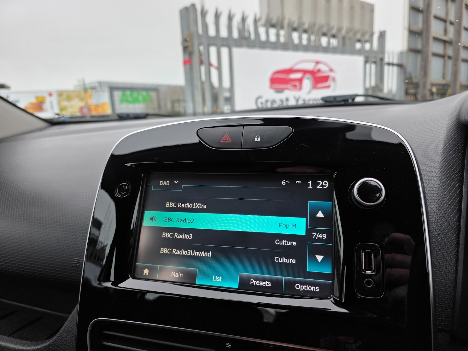 Used Renault Clio 2018 for sale - 76664910: Photo 26