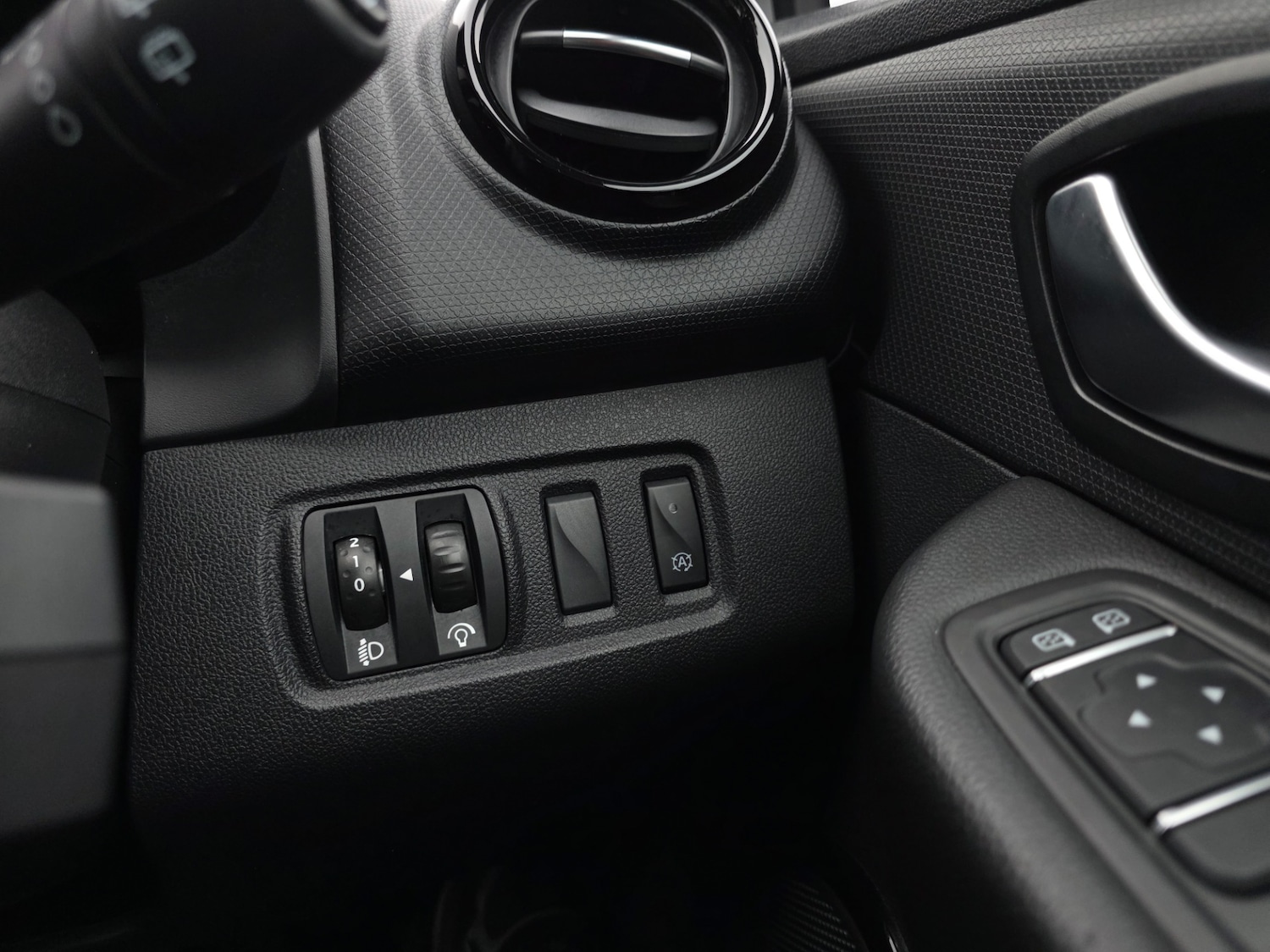 Used Renault Clio 2018 for sale - 76664910: Photo 30