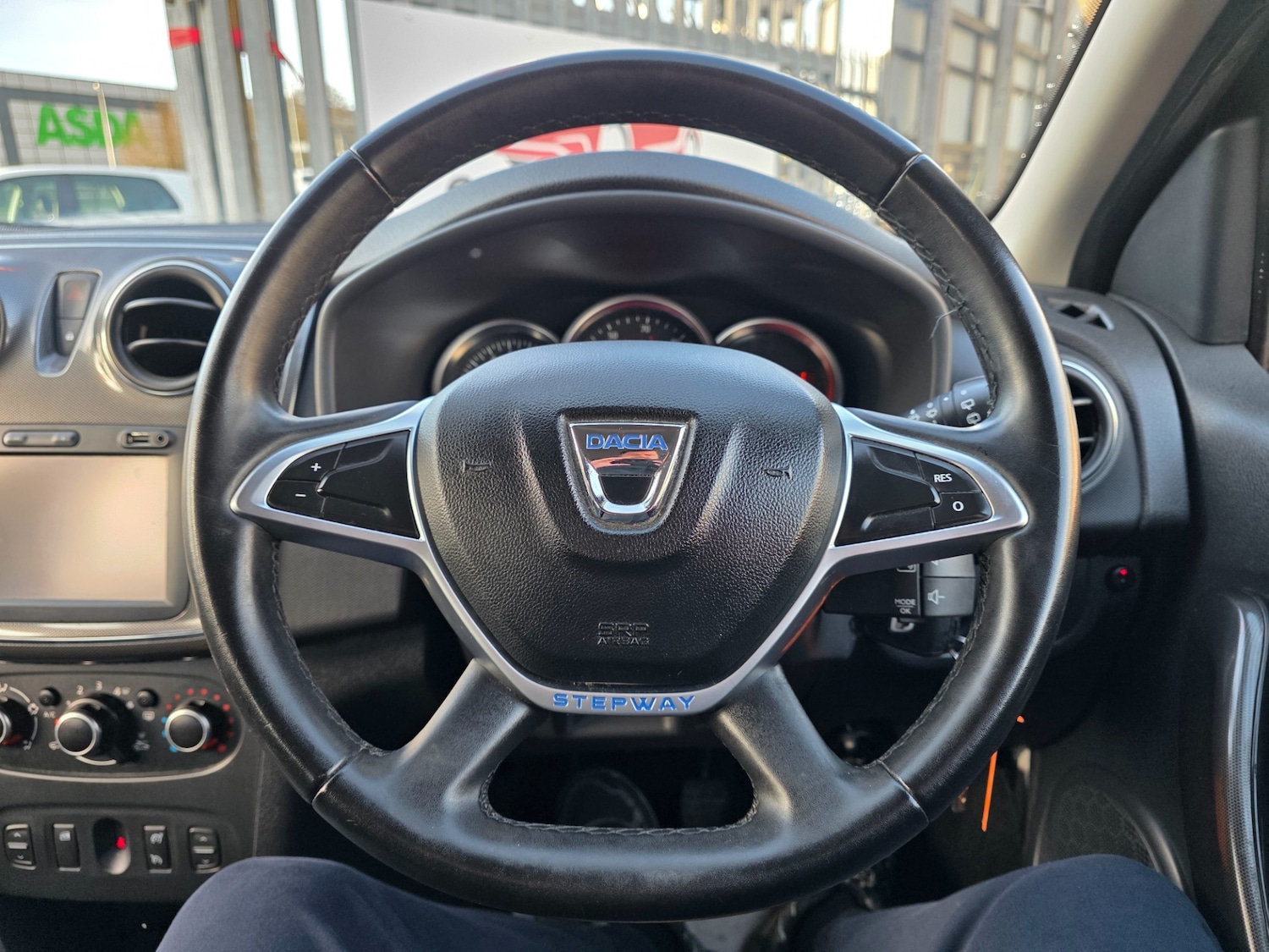 Used Dacia Sandero Stepway 2018 for sale - 76638765: Photo 27