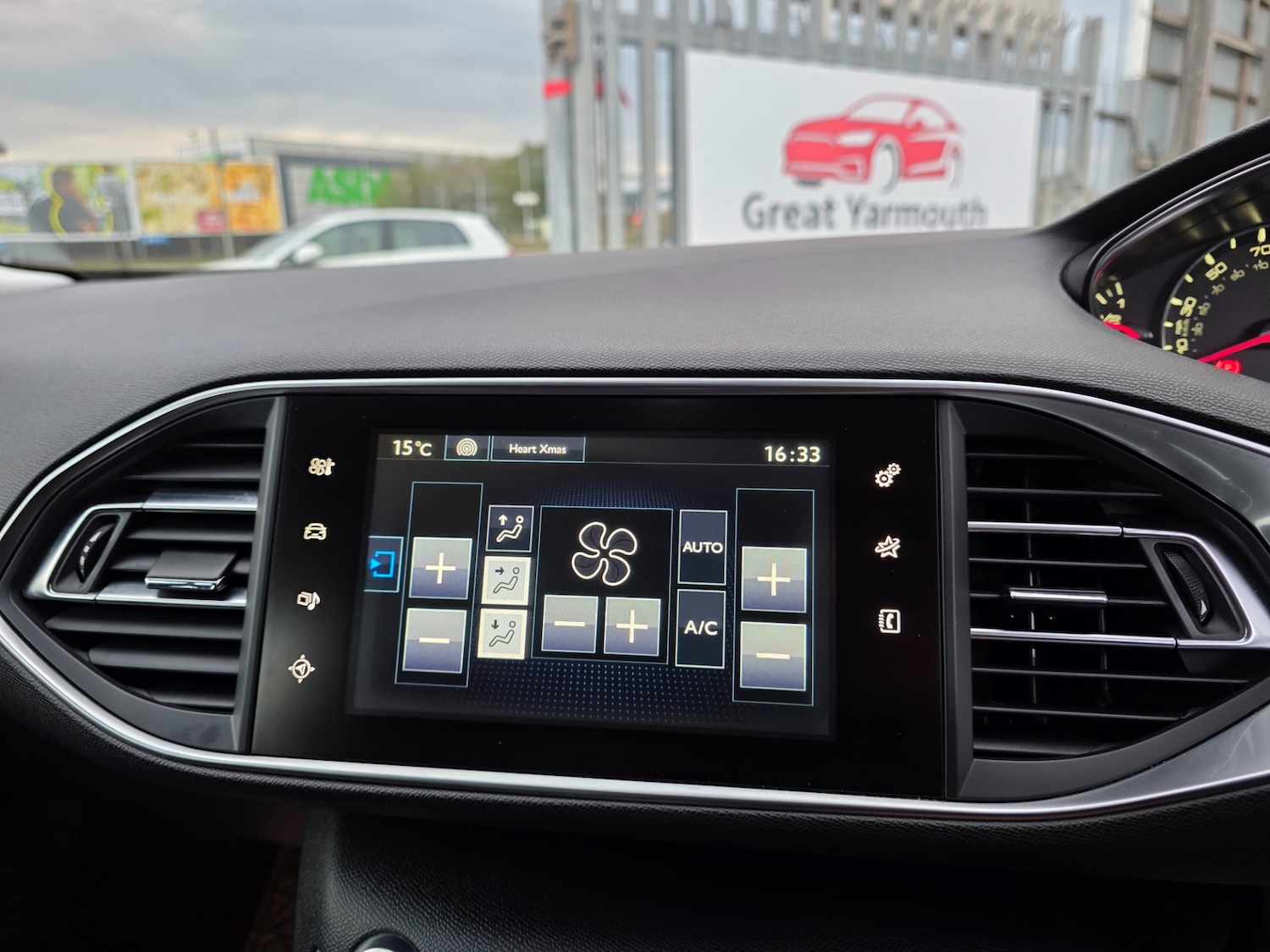 Used Peugeot 308 2015 for sale - 76482431: Photo 25