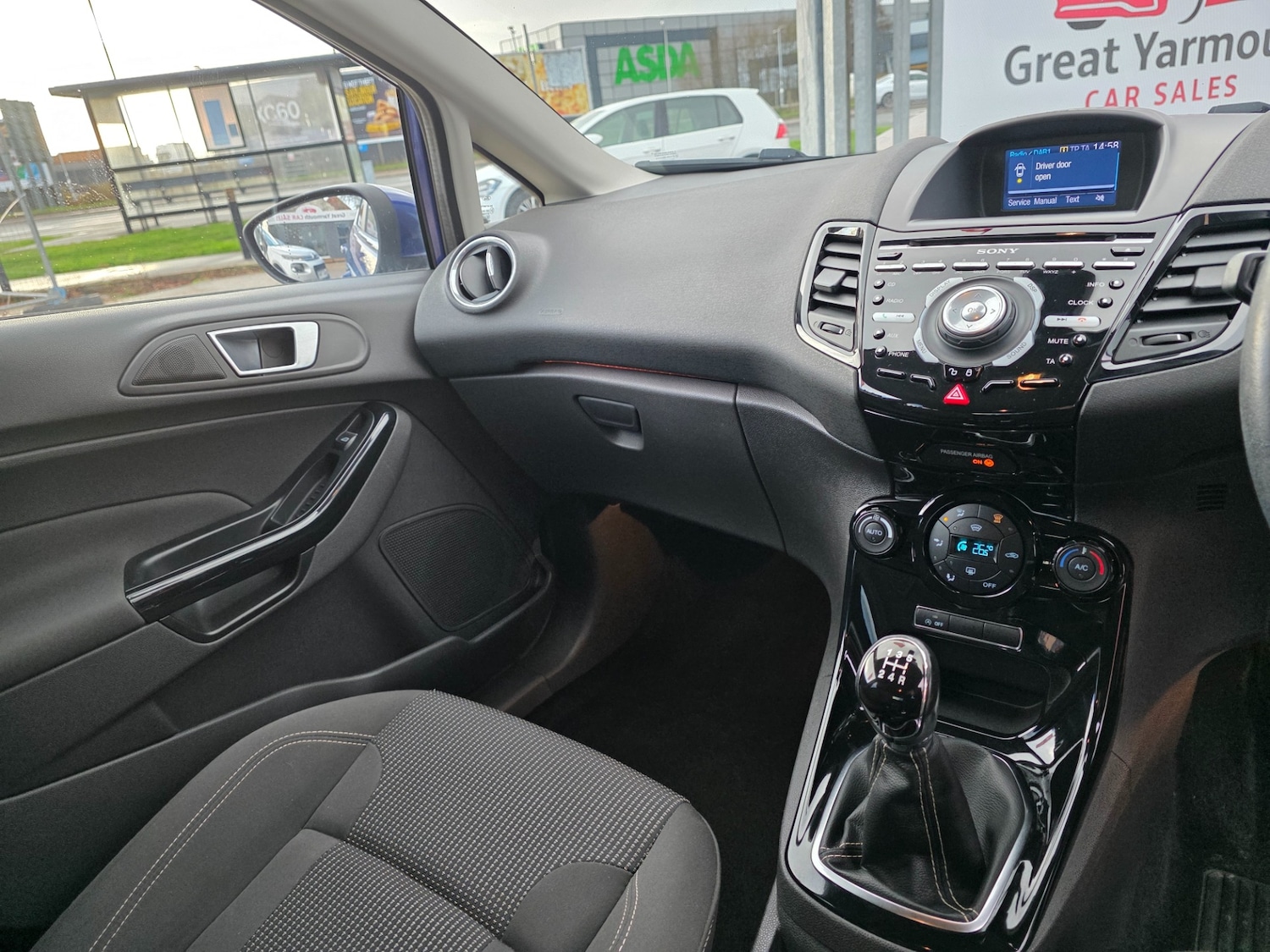 Used Ford Fiesta 2015 for sale - 76640037: Photo 19