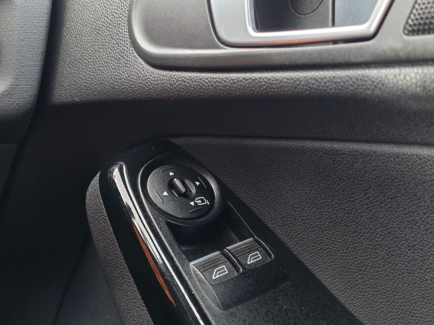 Used Ford Fiesta 2015 for sale - 76640037: Photo 28