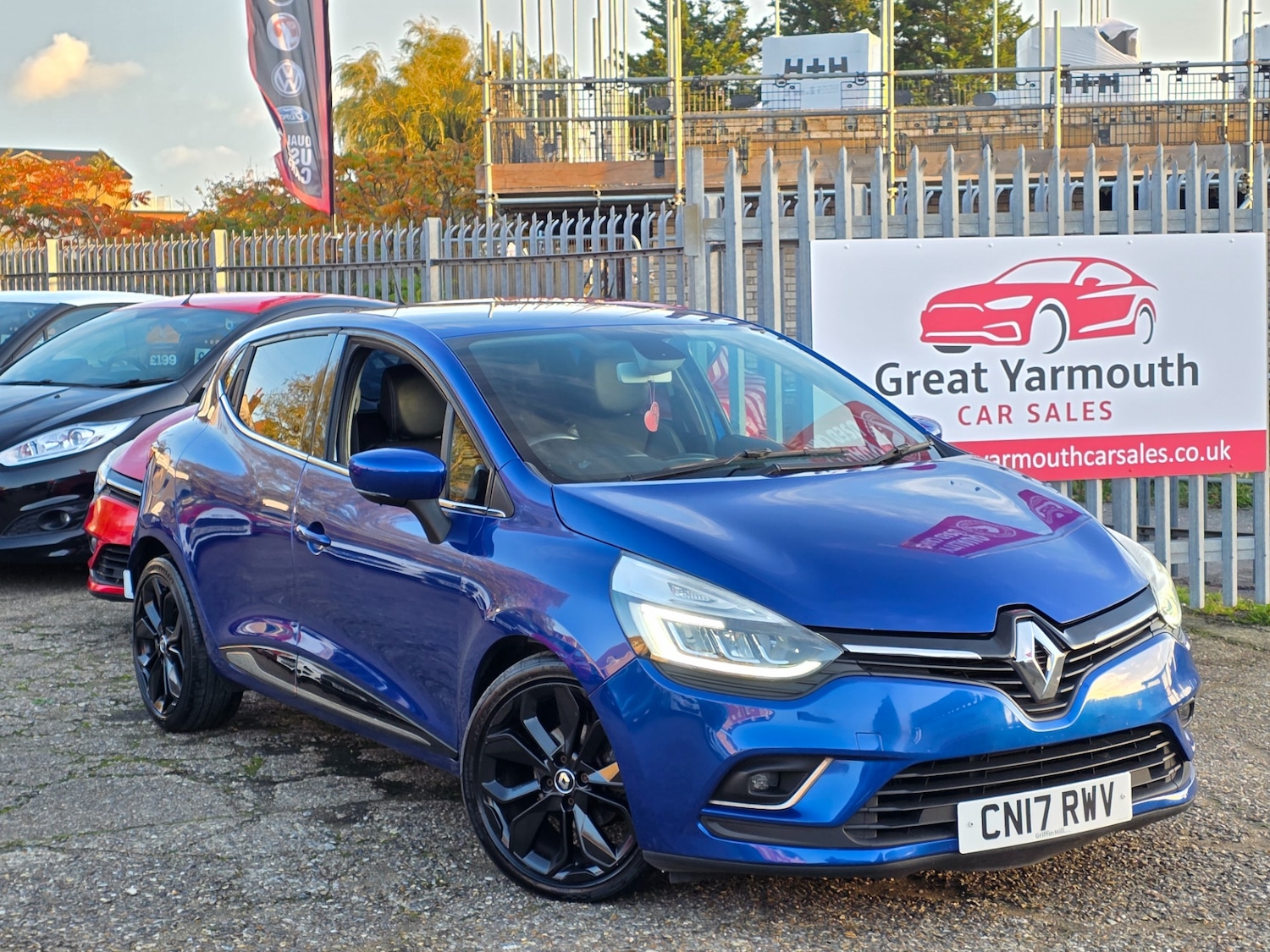 Used Renault Clio 2017 for sale - 76431175: Photo 1