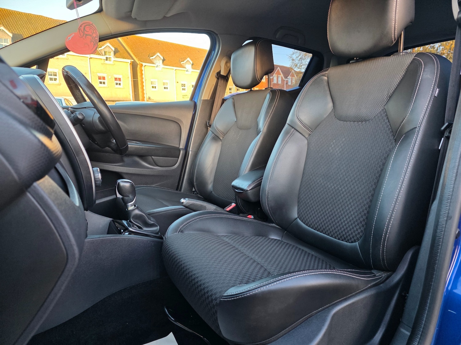 Used Renault Clio 2017 for sale - 76431175: Photo 14