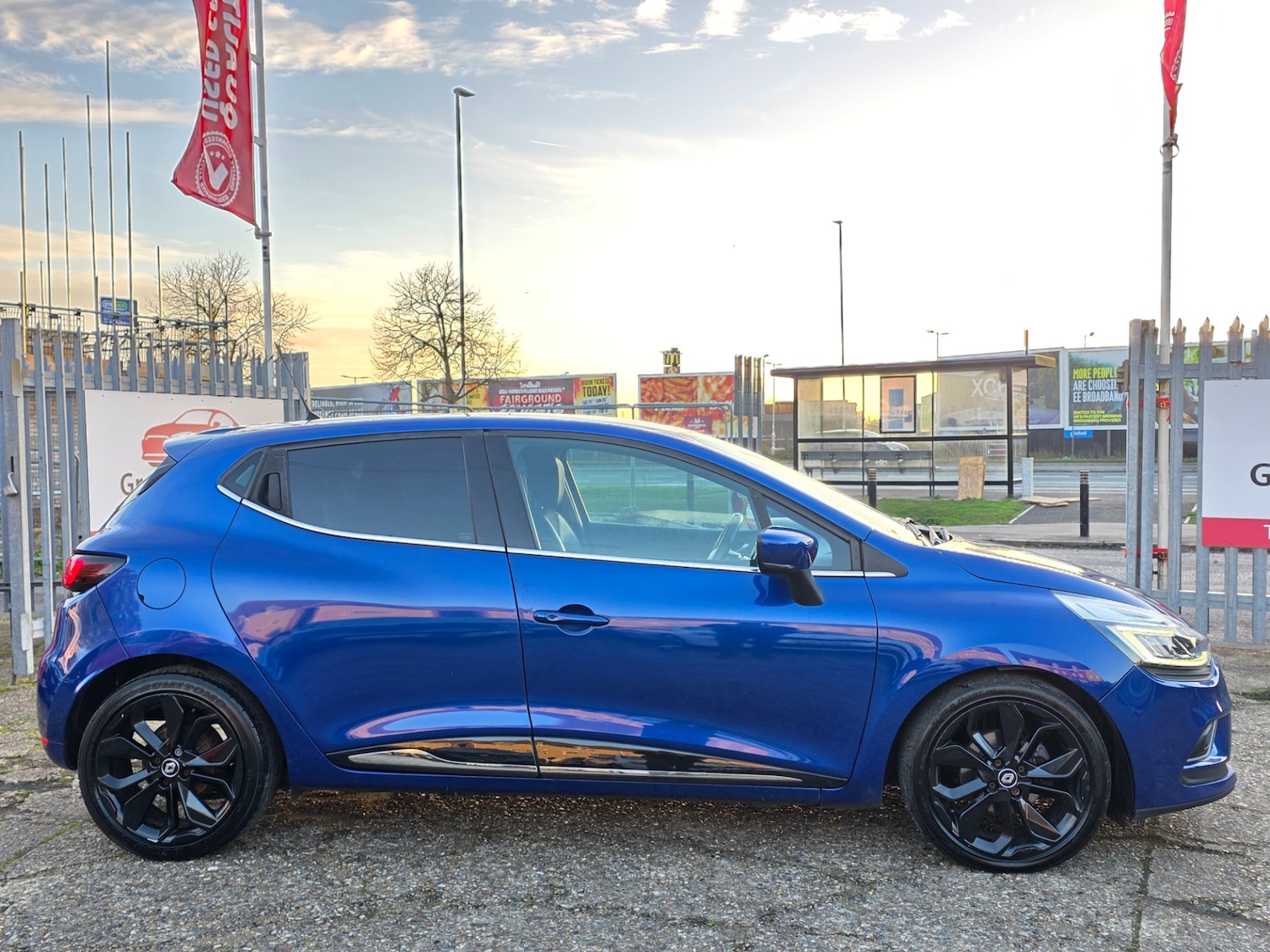Used Renault Clio 2017 for sale - 76431175: Photo 2