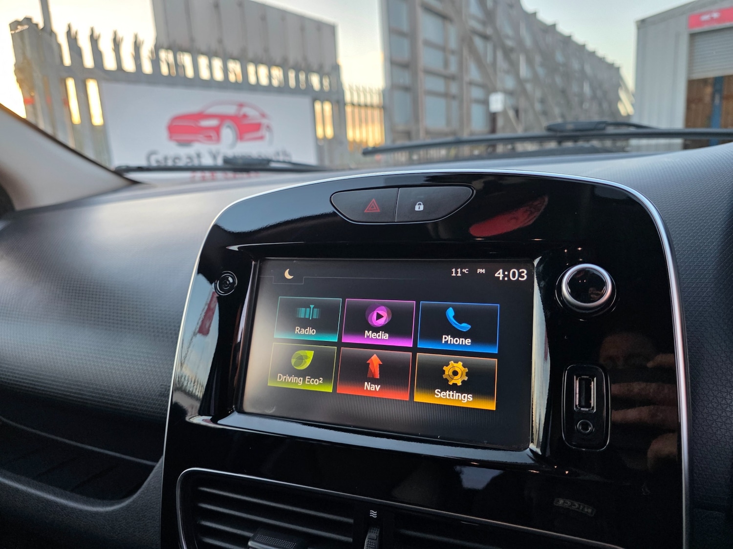 Used Renault Clio 2017 for sale - 76431175: Photo 22