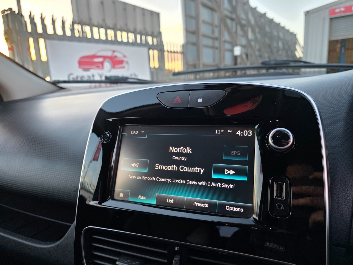 Used Renault Clio 2017 for sale - 76431175: Photo 23