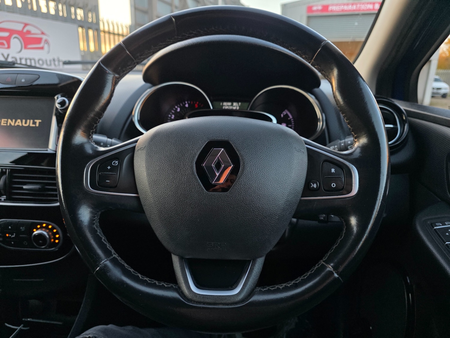 Used Renault Clio 2017 for sale - 76431175: Photo 27