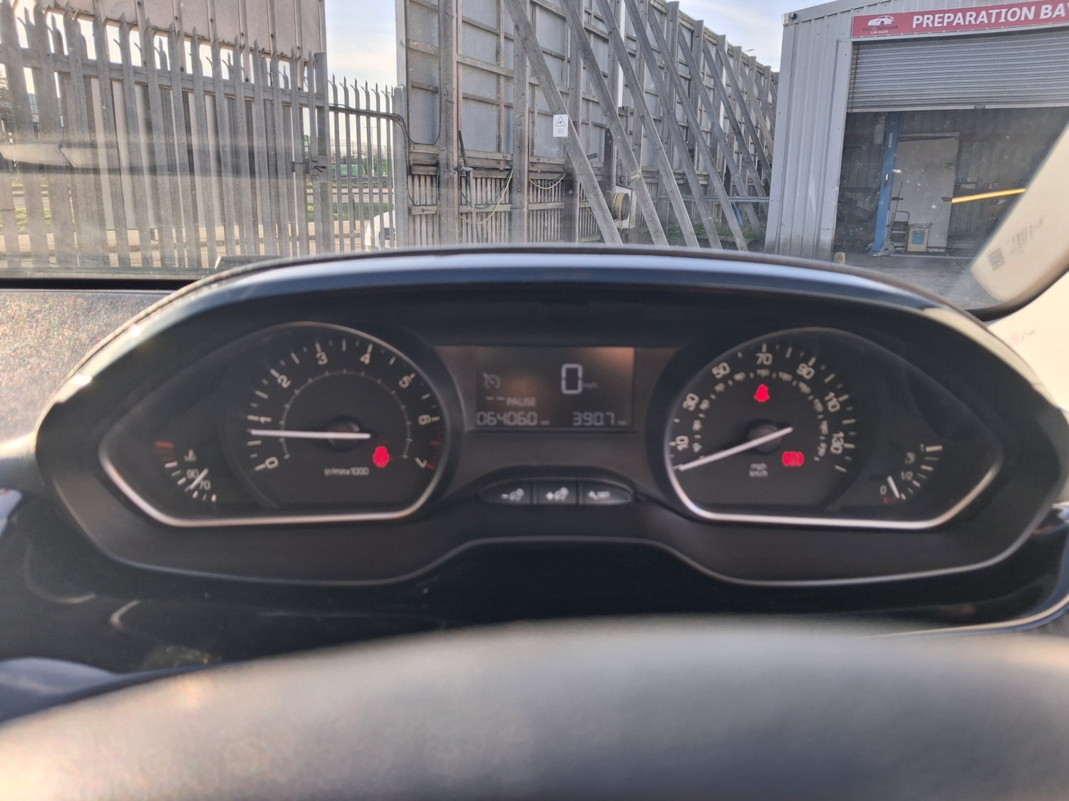 Used Peugeot 208 2015 for sale - 77745915: Photo 14