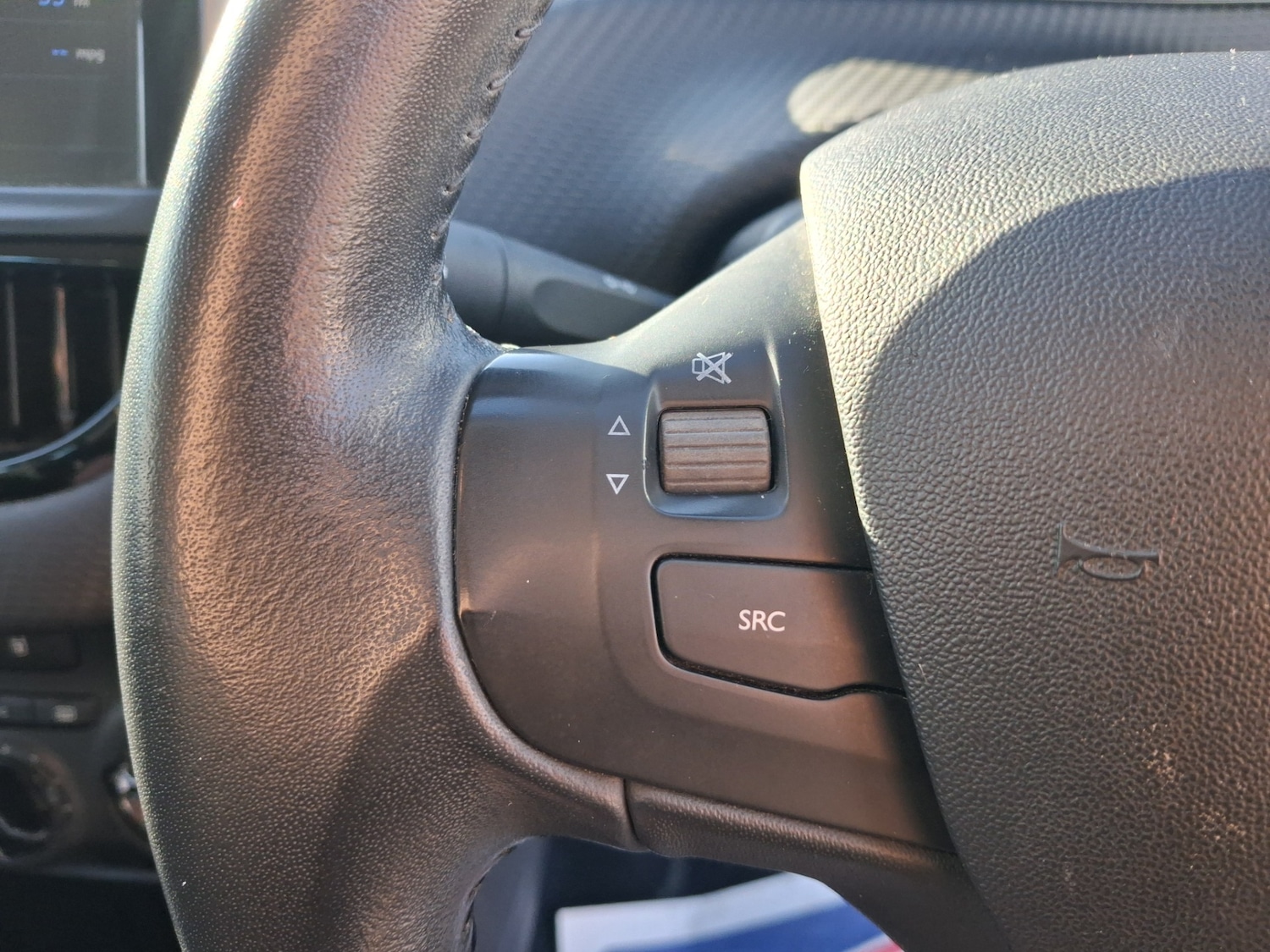 Used Peugeot 208 2015 for sale - 77745915: Photo 18