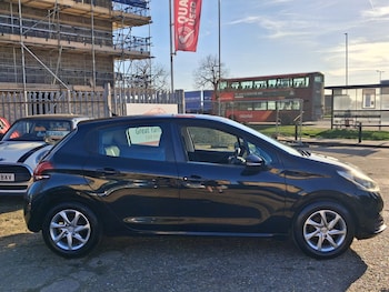 Used Peugeot 208 2015 for sale - 77745915: Photo