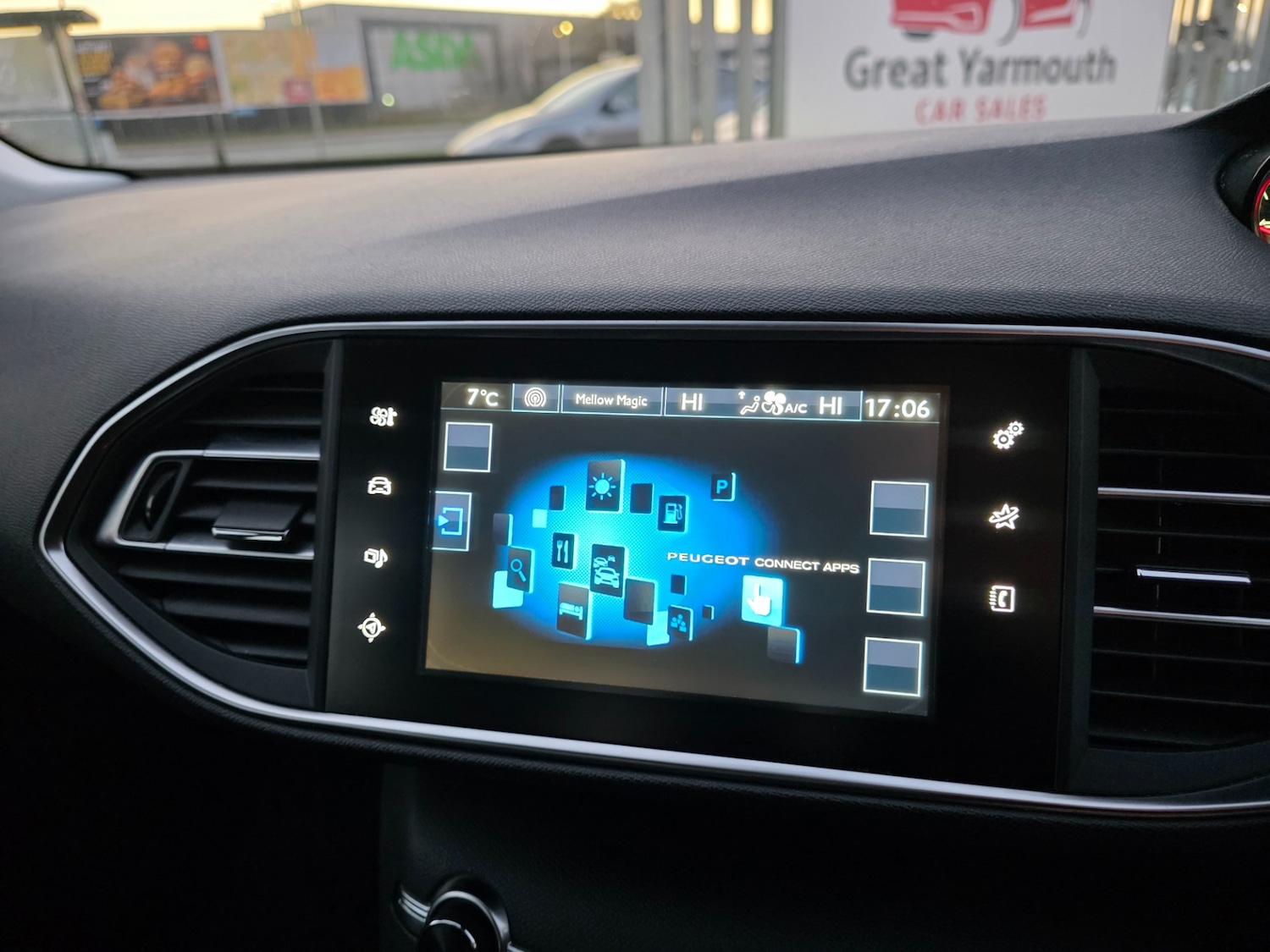 Used Peugeot 308 2014 for sale - 76605483: Photo 28