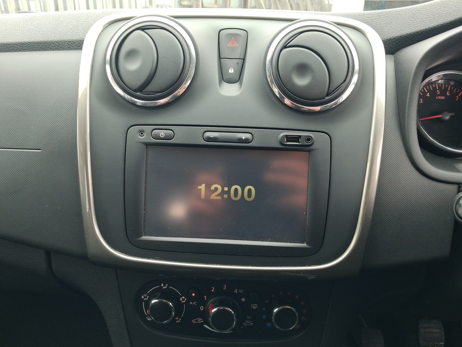 Used Dacia Sandero Stepway 2015 for sale - 77746169: Photo 17