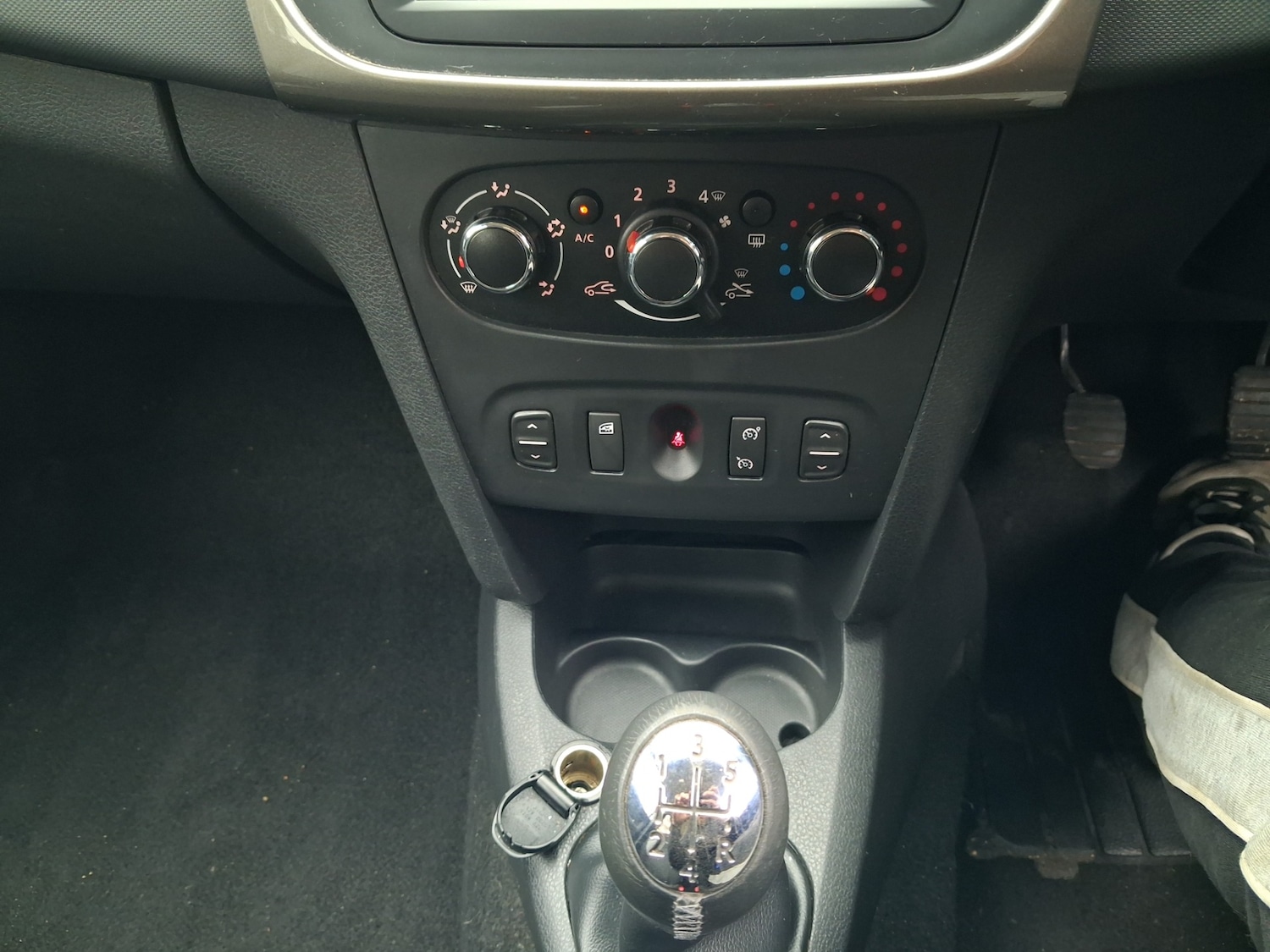 Used Dacia Sandero Stepway 2015 for sale - 77746169: Photo 18