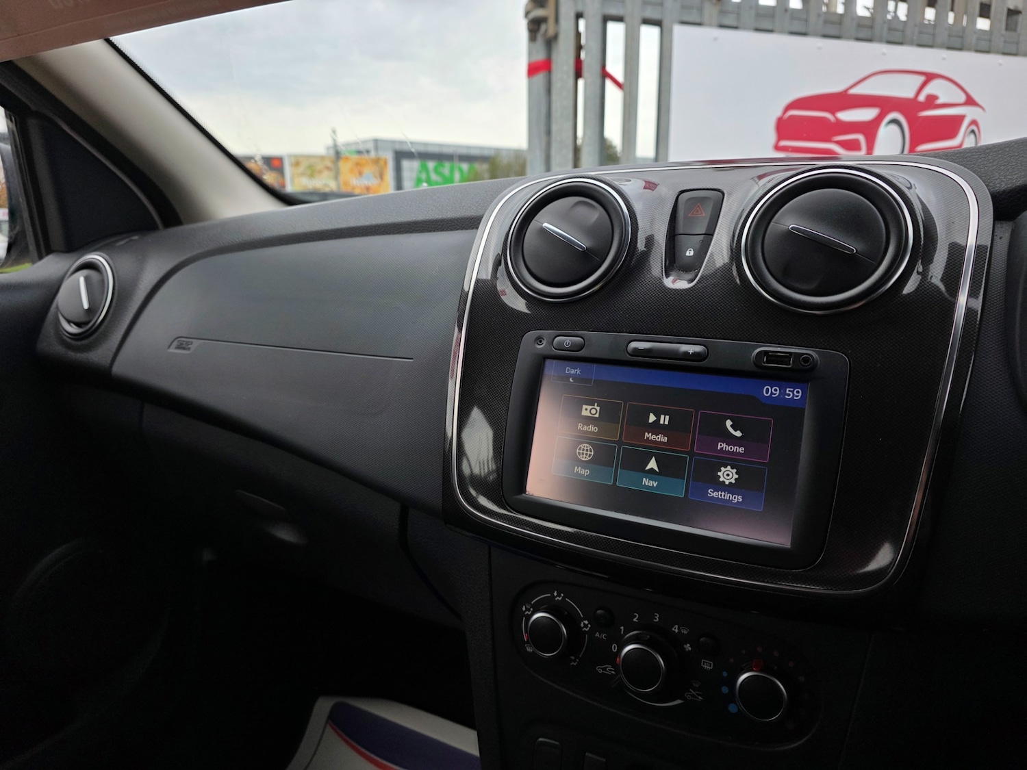 Used Dacia Sandero 2018 for sale - 76492322: Photo 22